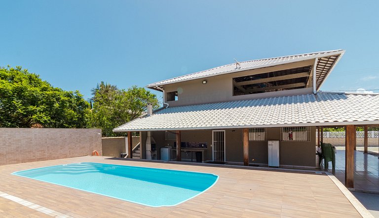 Casa com piscina e churrasqueira na Praia Seca Araruama