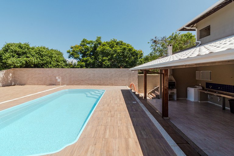 Casa com piscina e churrasqueira na Praia Seca Araruama