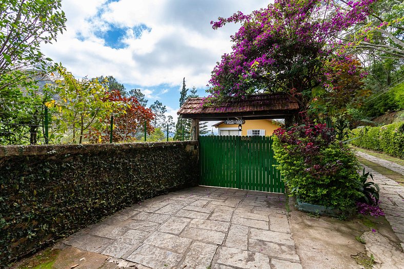 Casa em Araras: Piscina, sauna e serviço incluído!