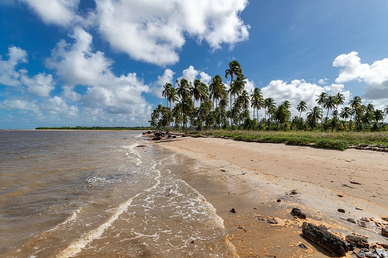 Luxo Pé na Areia na Rota Milagres - Triplex Manati