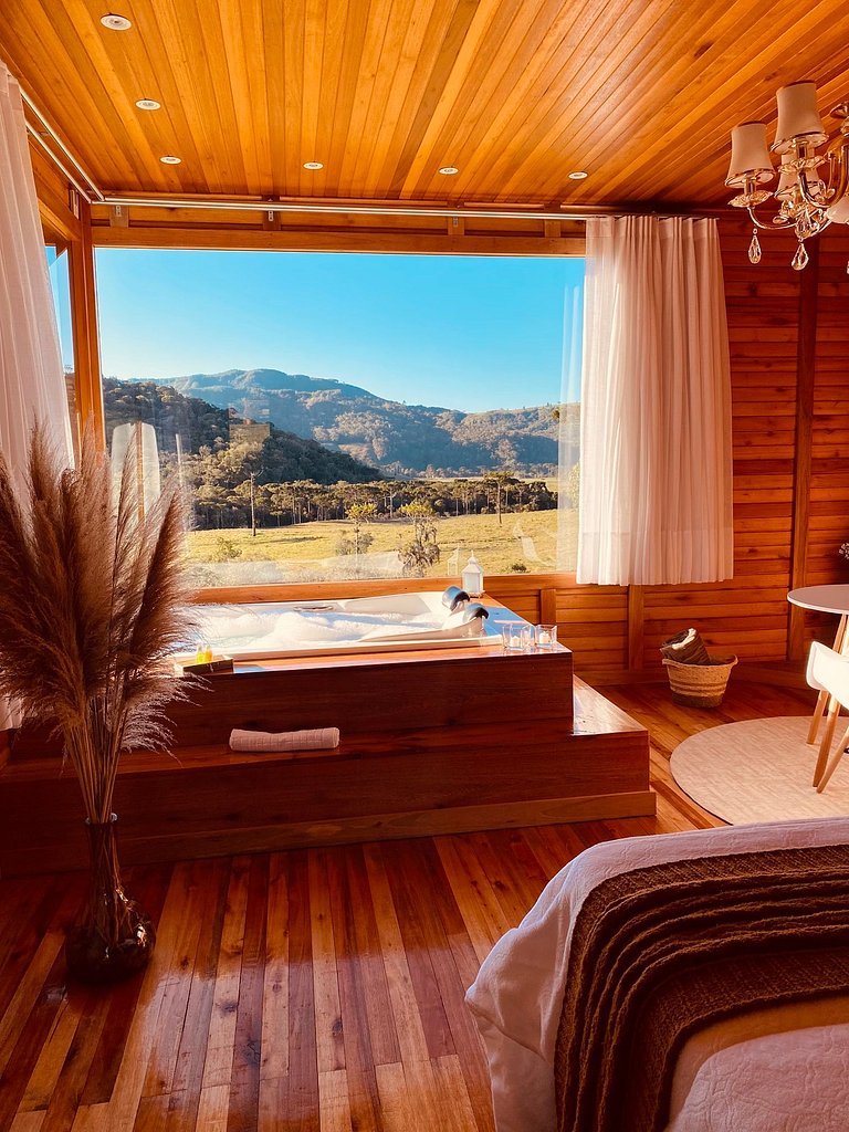 Romantic Getaway w/ Jacuzzi and Breakfast in Rancho Queimado