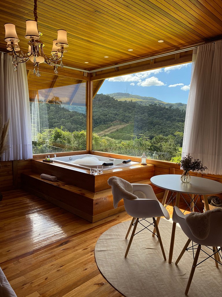 Romantic Getaway w/ Jacuzzi and Breakfast in Rancho Queimado